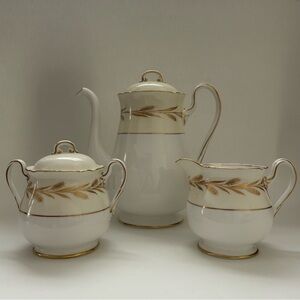 ❌❌❌Vintage Shelley "Golden Harvest" coffee pot, covered sugar bowl, & creamer